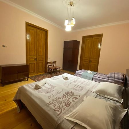 Season Hotel Кутаиси Екстериор снимка