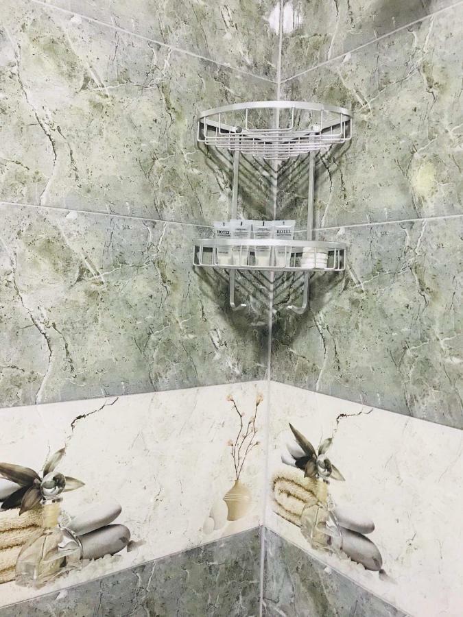 Season Hotel Кутаиси Екстериор снимка