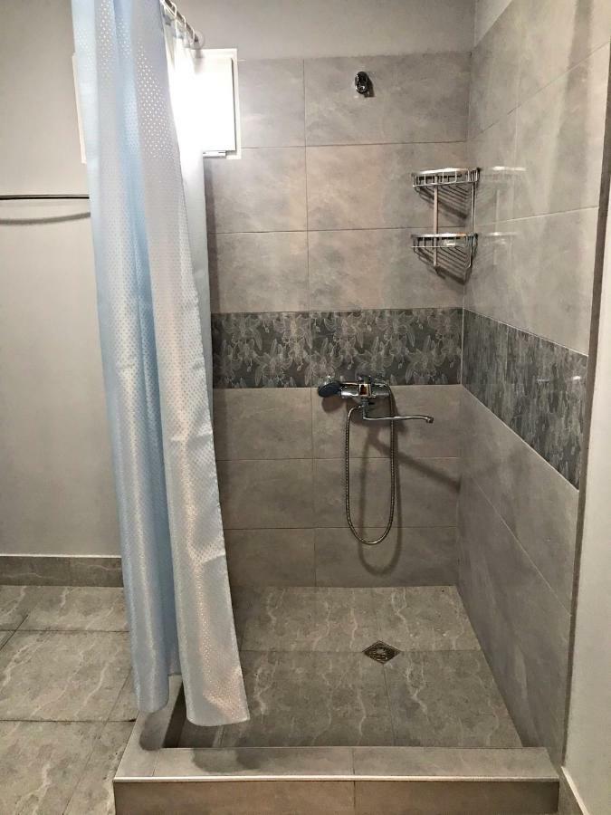 Season Hotel Кутаиси Екстериор снимка