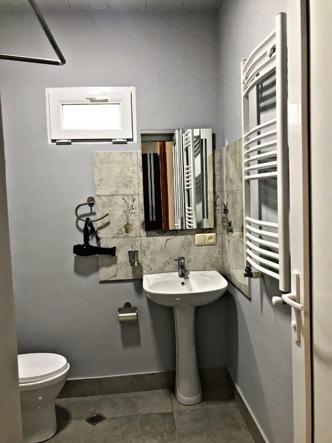Season Hotel Кутаиси Екстериор снимка
